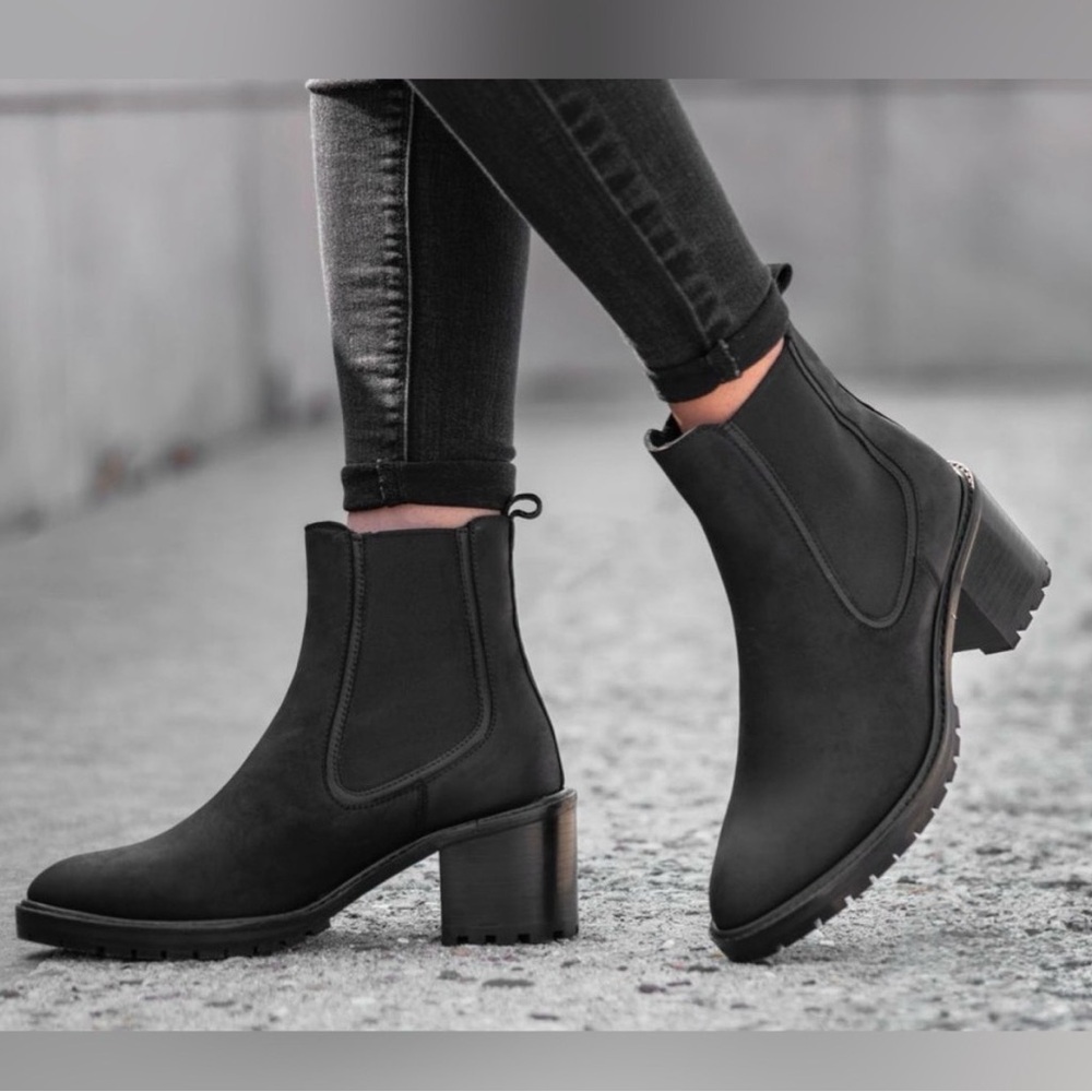 Thursday Boot Company Black Matte Chelsea Knockout Chunky Heel Boots - size 7